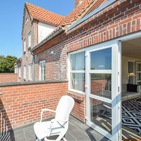 Beautiful Home In Hojer With Sauna Feriehus
